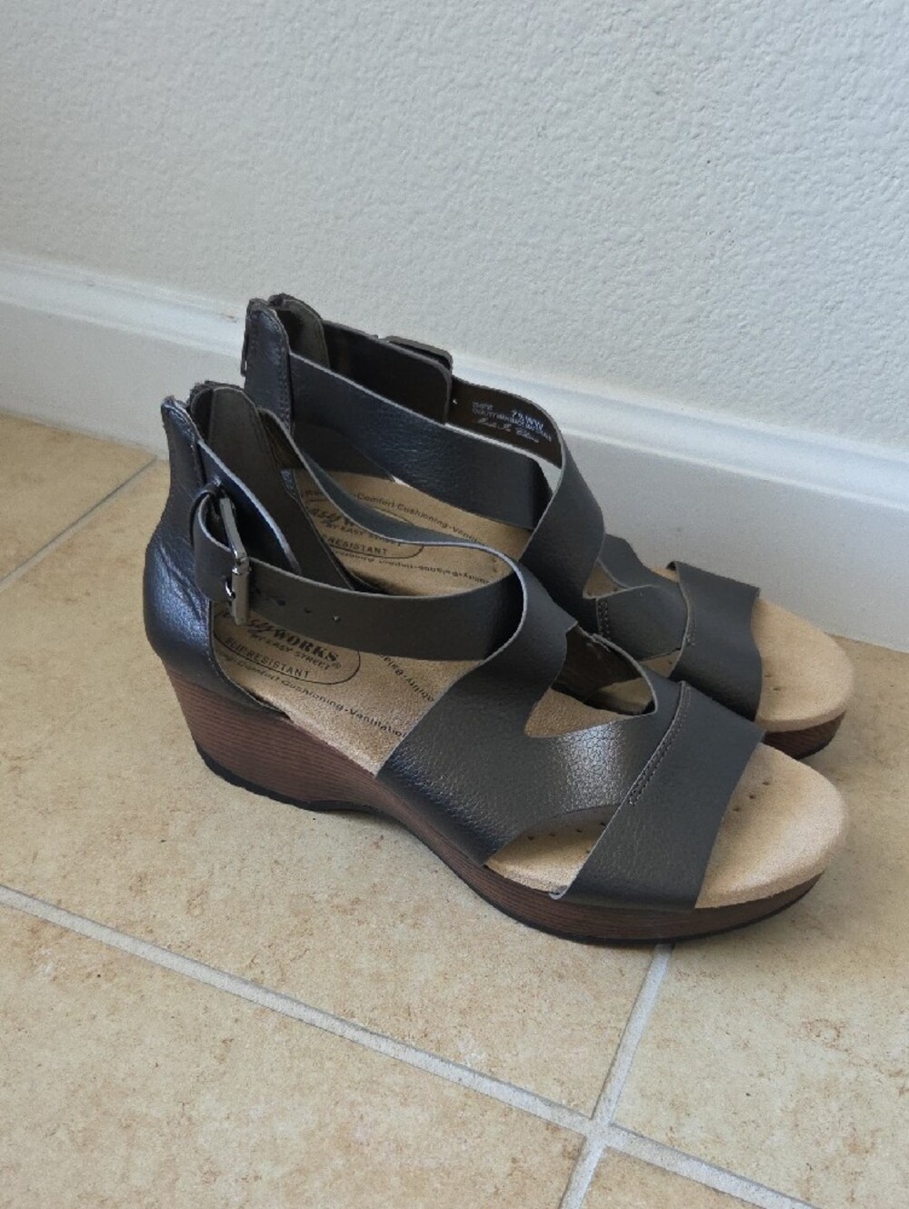 EASY STREET Rosa Crisscross Wedge Sandals Charcoal Sz 7.5WW Comfy Cushioned - Picture 8 of 15